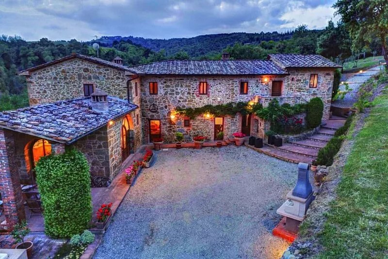 CHIUSARELLA Private hillside villa, views, infinity pool, ALL INCLUSIVE