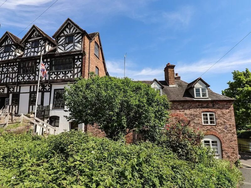 THE POSTAGE STAMP, romantic, character holiday cottage in Bridgnorth