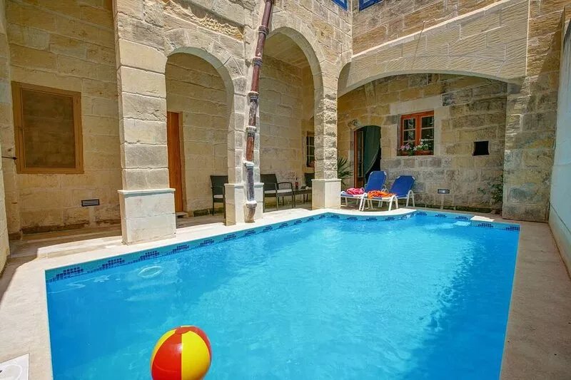 Village farmhouse for those who love Typical Maltese Architecture. near BELLS