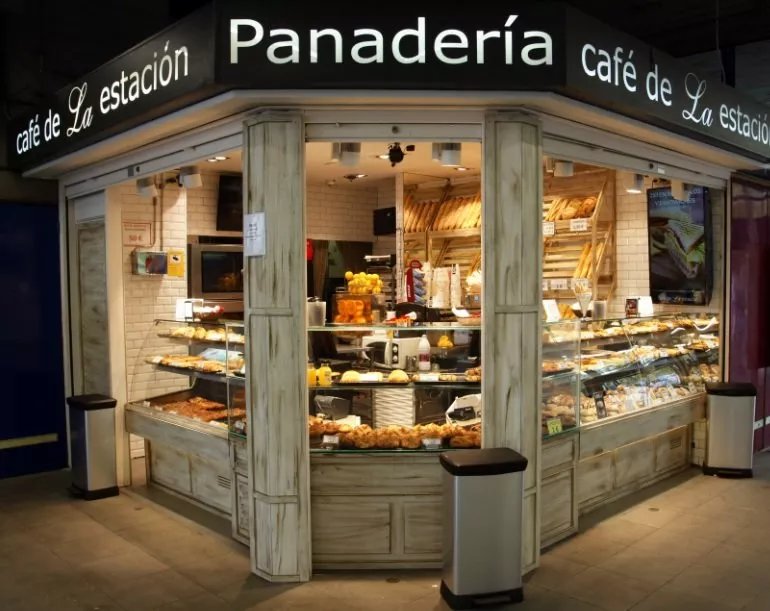 Cafe de la estacion Aluche (Salida de Cercanias)