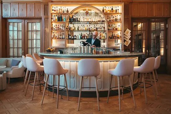 Louis Bar