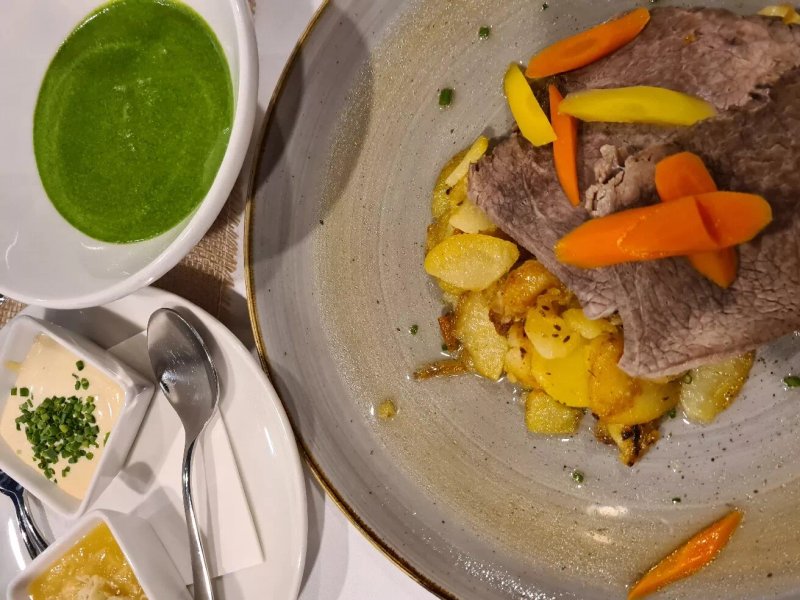 Egino Restaurant, Bar & Lounge