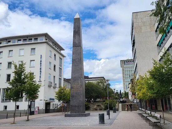 Obelisk Olu Oguibe