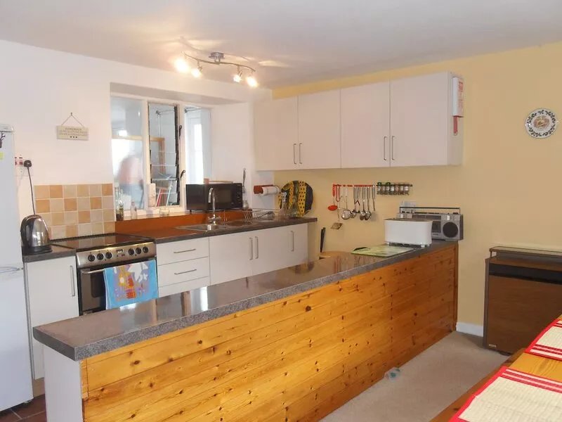 Spacious detached house set in own grounds of 1/2 an acre - family-friendly.
