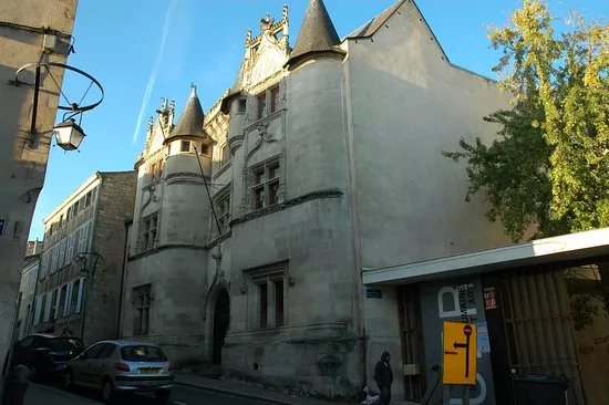 Hotel Fume