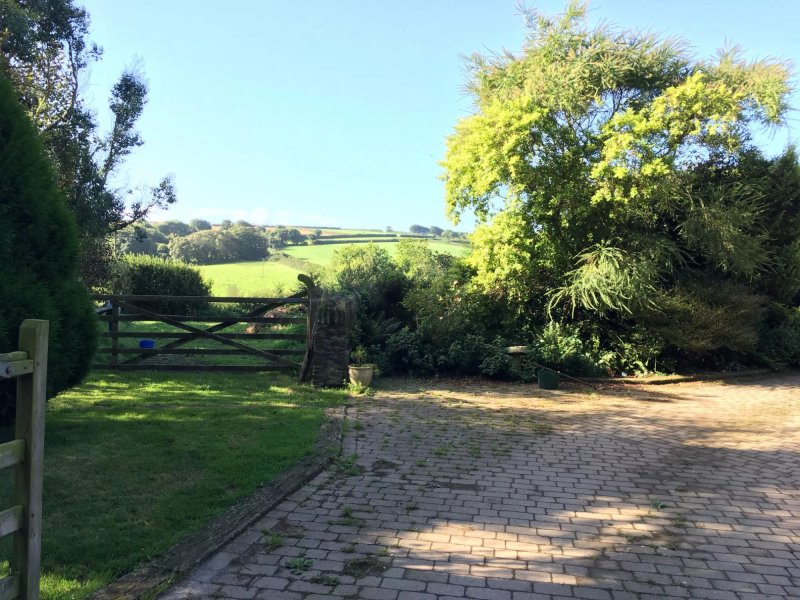 Auton Court
