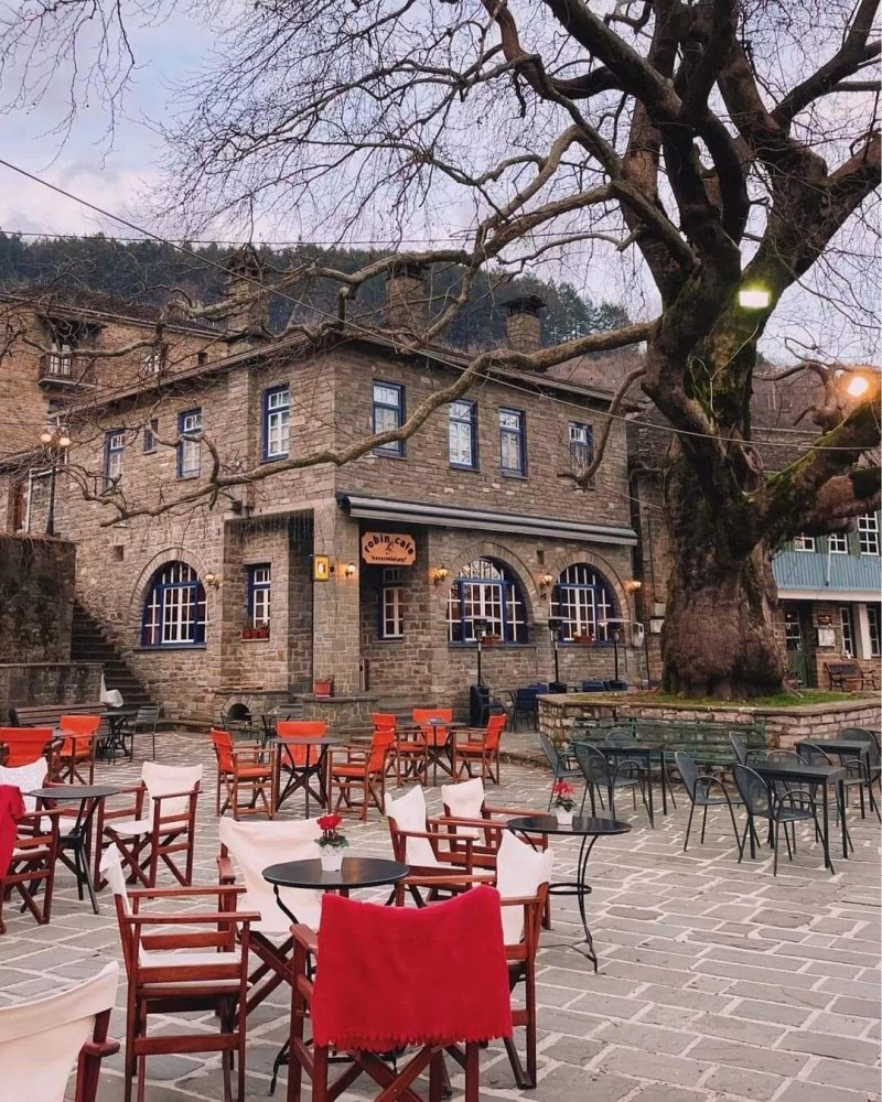 Robin Cafe Bar