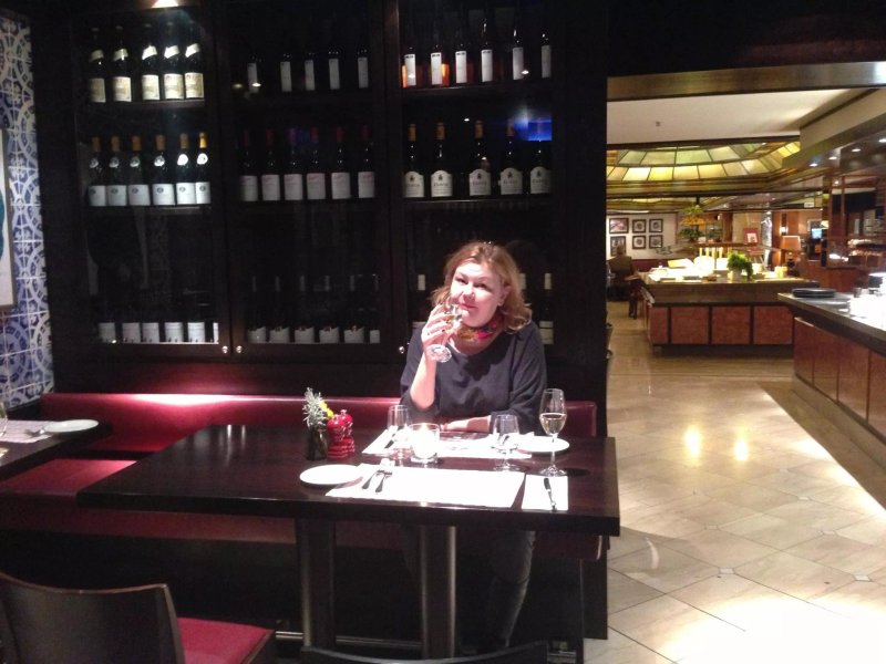Theo's Bar