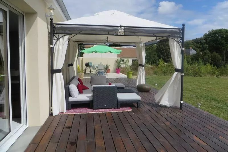 Cozy and modern house, quiet, with private pool, near Tavers center