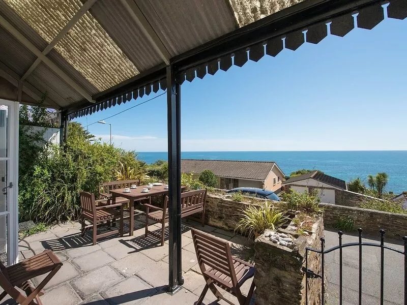 THE CAPTAINS HOUSE, pet friendly, with open fire in Downderry