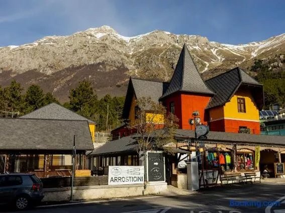 La Villetta Food & Drink Romms For Rent