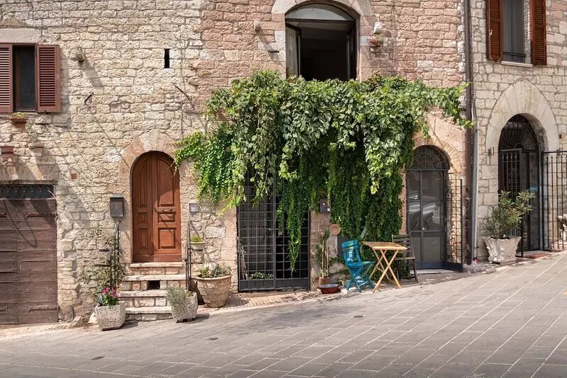 Apartment with a view of the Basilica of St. Clare, historic center of Assisi