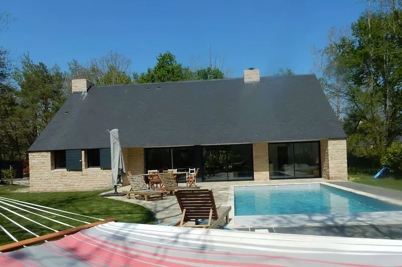 Sarzeau: Big House in a quiet private domain near a sandy beach