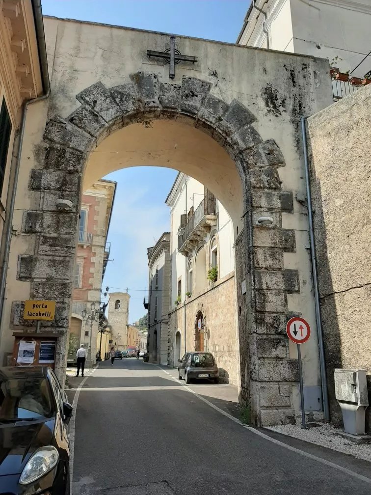 Arco Gallio o Porta Iacobelli