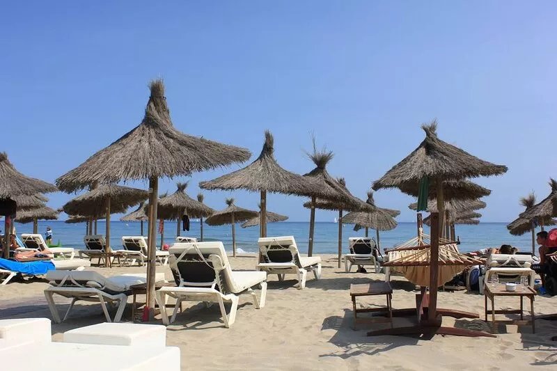 Charmant appartement à 150m de la plage – parking, wifi, clim