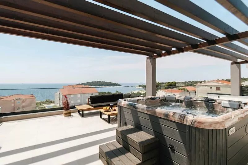 Villa La Ze - Three Bedroom Villa with Swimming Pool