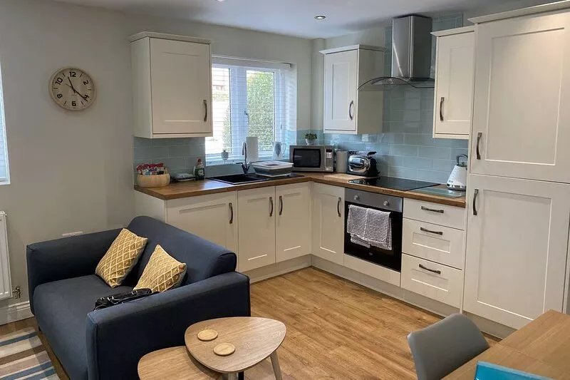 Modern 2-Bed House and Parking Tibshelf Derbyshire