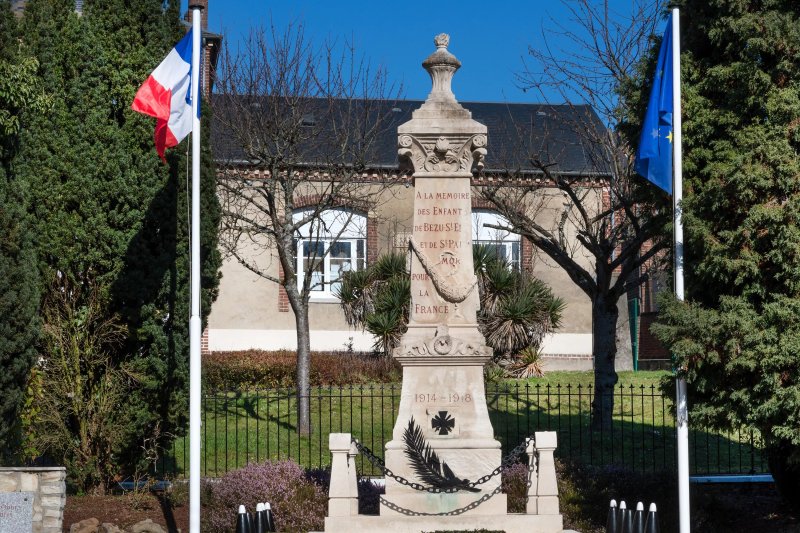 Monument aux Morts de Bezu-Saint-Eloi