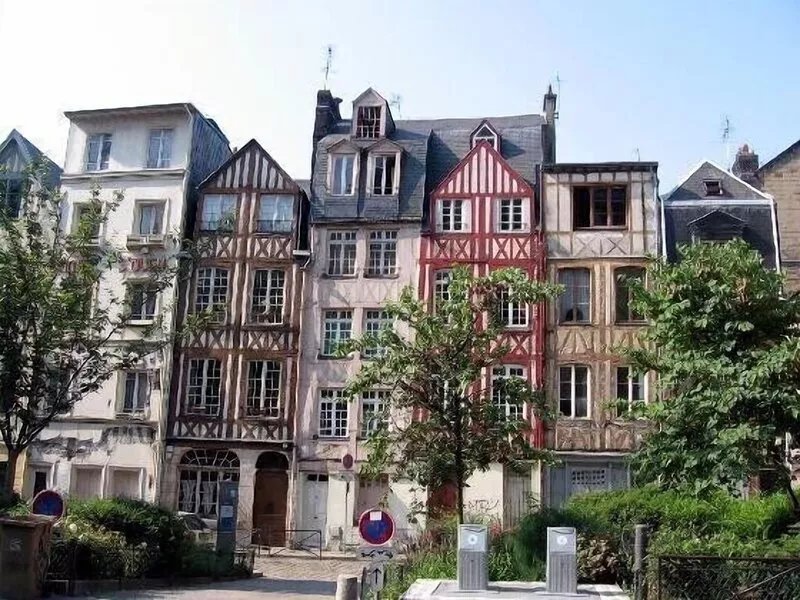 Attractive Normandy gite in a rural location, yet easy reach of all amenities.