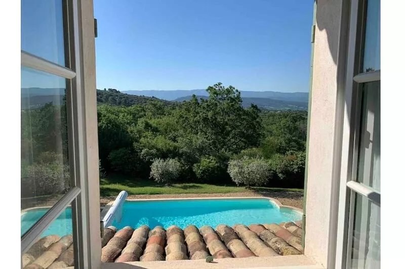 Close to the village, private pool, view of the Luberon