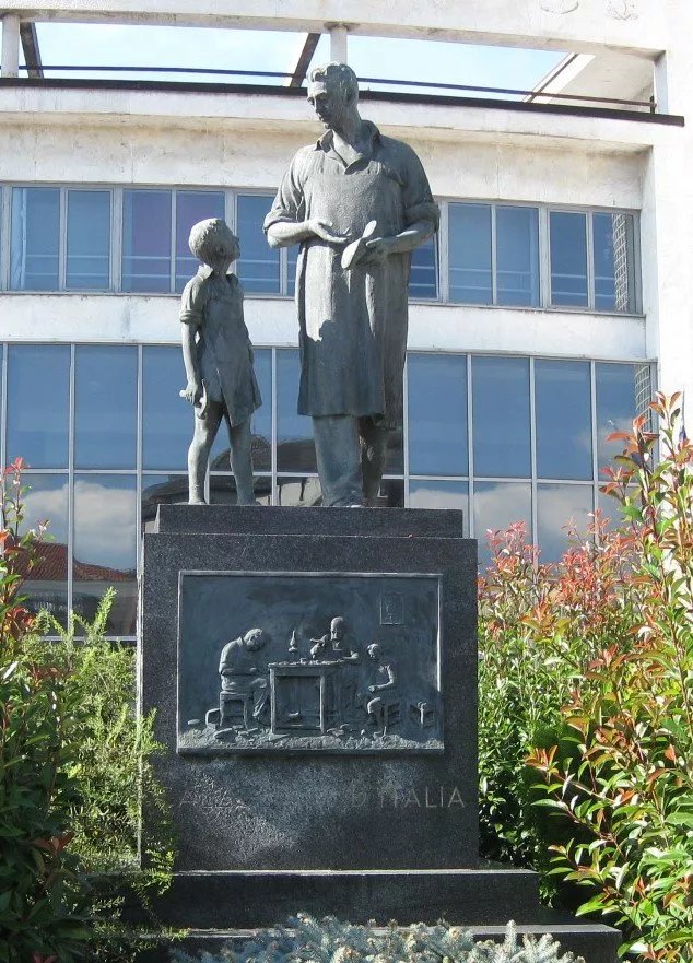 Monumento al Calzolaio d'Italia