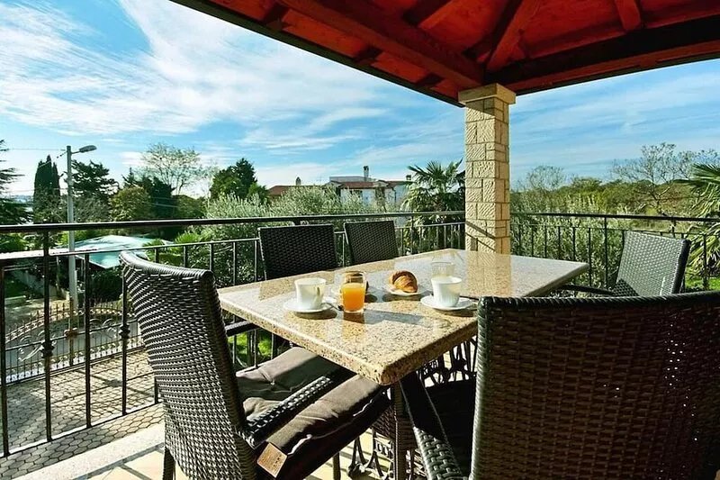 Close to the beach, Air-conditioned, Quiet location, Family-friendly