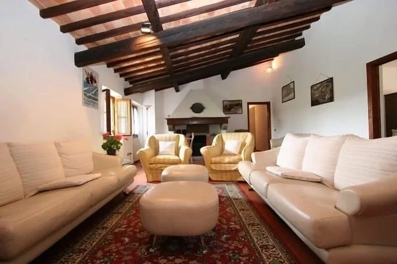 House on Florence Hills - 4 Miles Away from Downtown Florence!