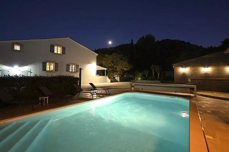 Holidays in the heart of Provence in peace with a view of the little Luberon