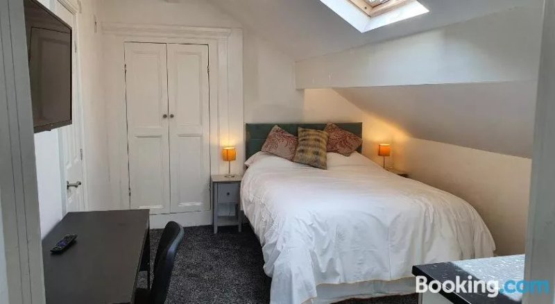 Lyndene House