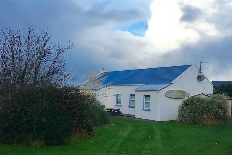 Modernised comfortable cottage close to blue flag beaches on the Dingle way