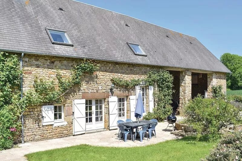 Lovely home in St. Pierre Langers with kitchen