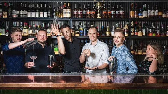 TEN BAR Cocktails & Friends