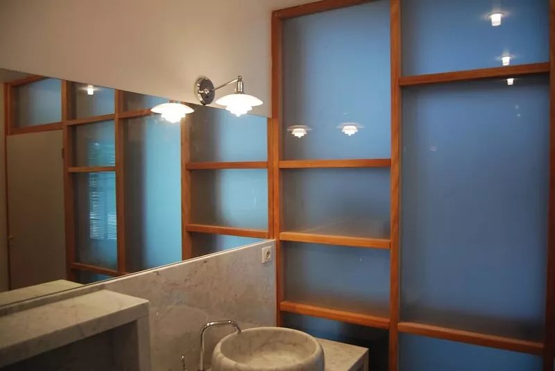 Renovated 1900 villa in large park facing the Islands and 300m from the beach