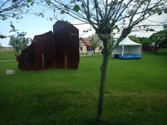 Escultura En Memoria A Las Victimas Del Terrorismo