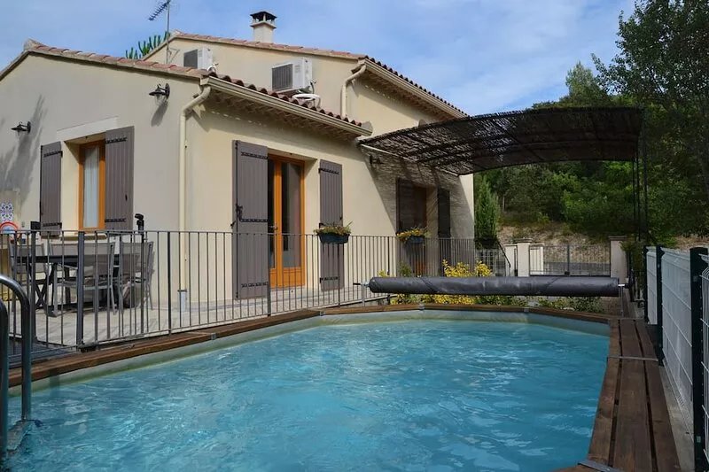 Pleasant villa at the foot of the ventoux with pool, near a lake