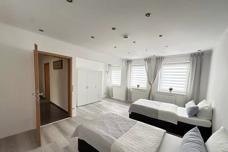 Luxury holiday home, 18 beds, A3 connection 8 minutes to Cologne fair, city