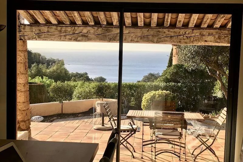 Magnificent sea view villa, quiet, swimming pool, garden, terraces, 450M from