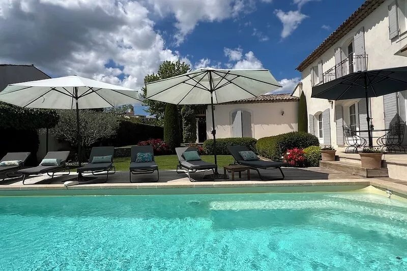 High standard villa located on the Pont Royal golf (5 bedrooms with heated pool)