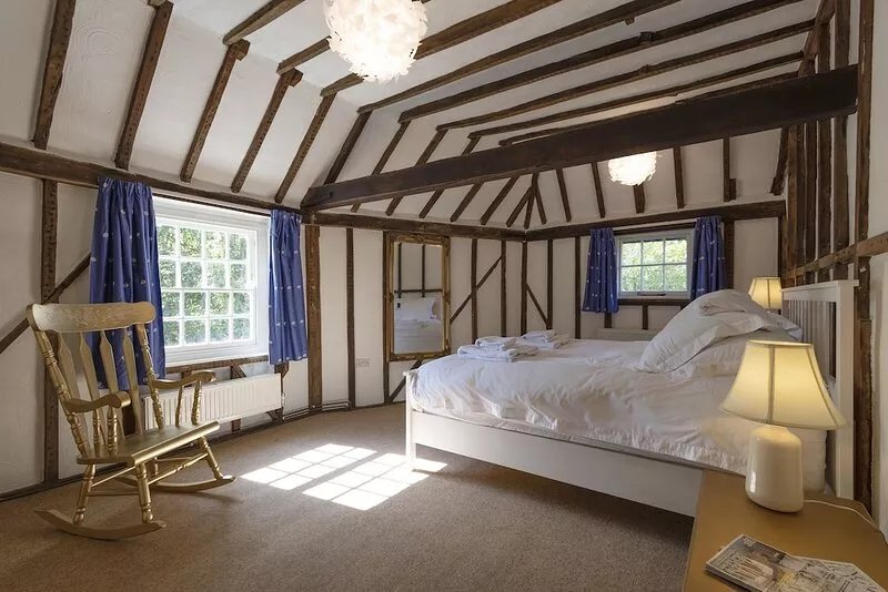 Historic Cottage in village very close to Canterbury