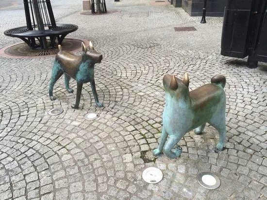 The Swimmer Sculpture by Shona Kinloch