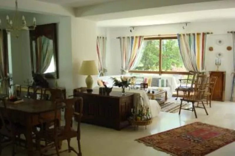 A  country house  with swimming pool, close to Loches. (No stays below 14 days)