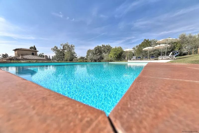 Luxury Villa with Swimmingpool in Chianti/Sleeps 21 - or more in extra suites