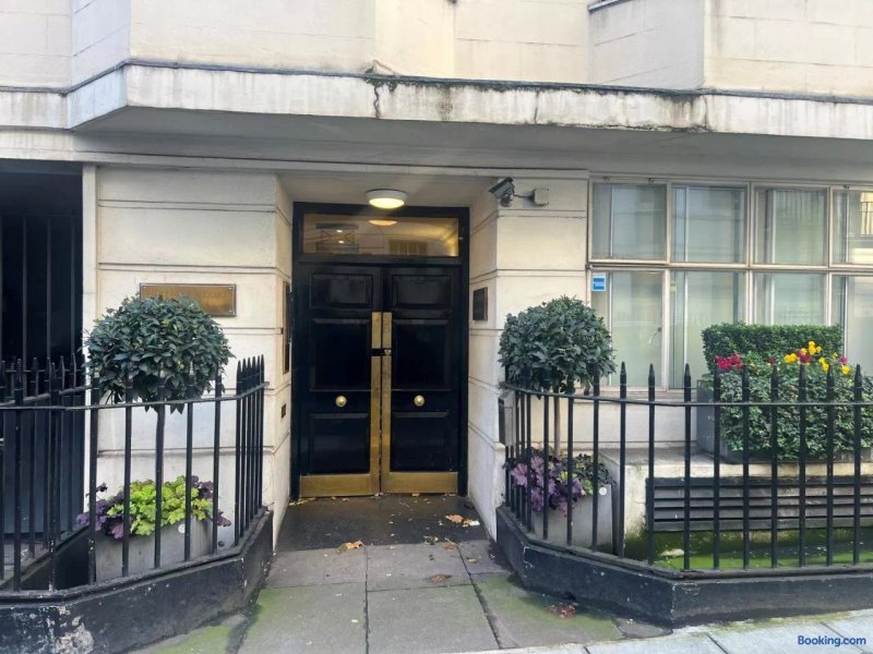 Hertford Court