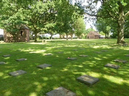 Deutscher Soldatenfriedhof Menen 1914 - 1918