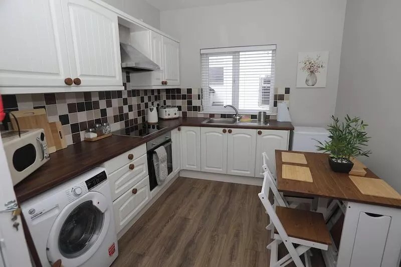 14 Chamberlain Street, Derry: Epic Location