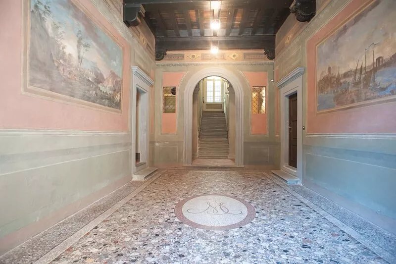 BEYOND THE EXTRAORDINARY Romantic Quiet Spacious Apartment Next to Guinigi Tower