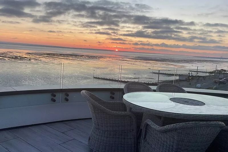 Stunning Seafront Penthouse With Panoramic South Facing Views Over the Estuary