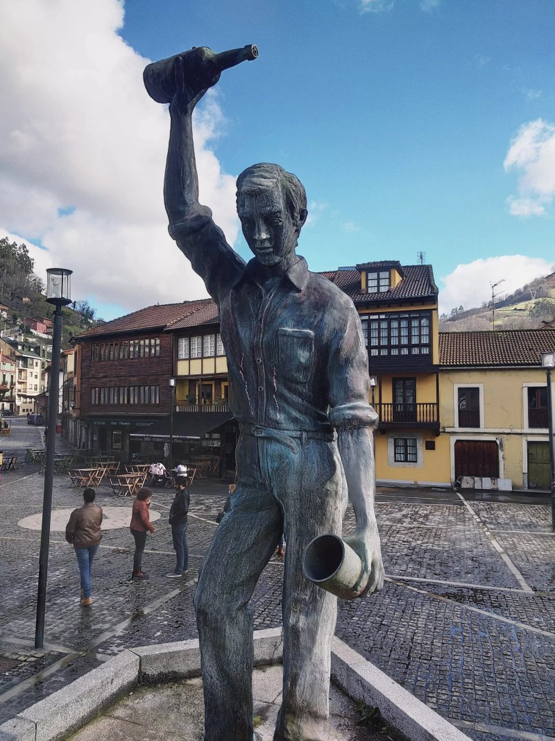 Estatua <Escanciador de sidra>