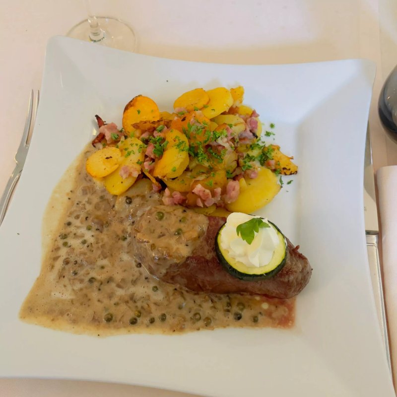 Felsenkeller Coppenbrugge Restaurant