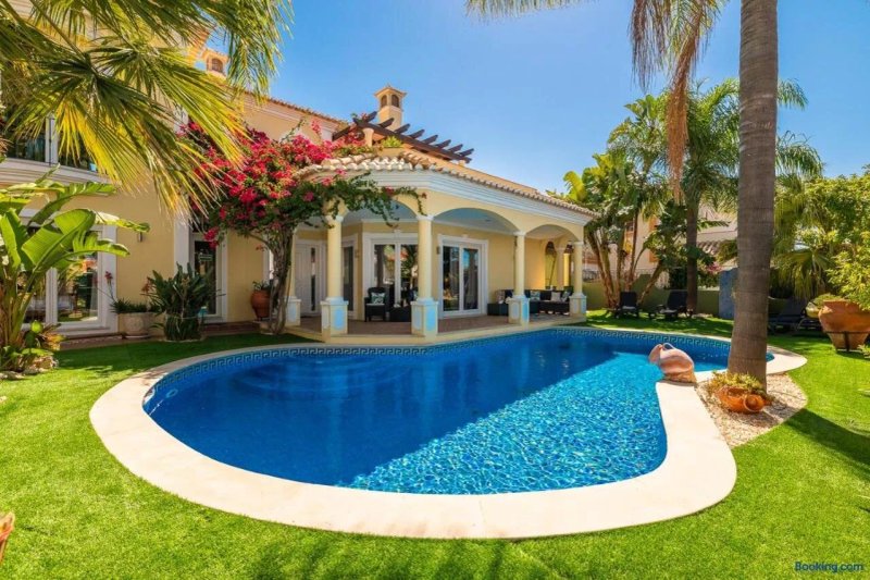 Oásis Tropical, Jardim e Piscina!